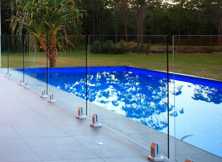 Secure Your Swimming Pool With An Attractive Glass Pool Fence